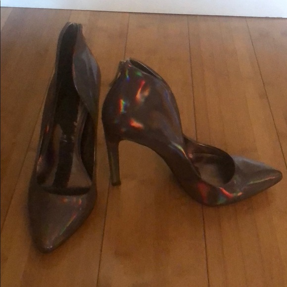 Gorgeous BCBGeneration silvery iridescent heels - Picture 2 of 6